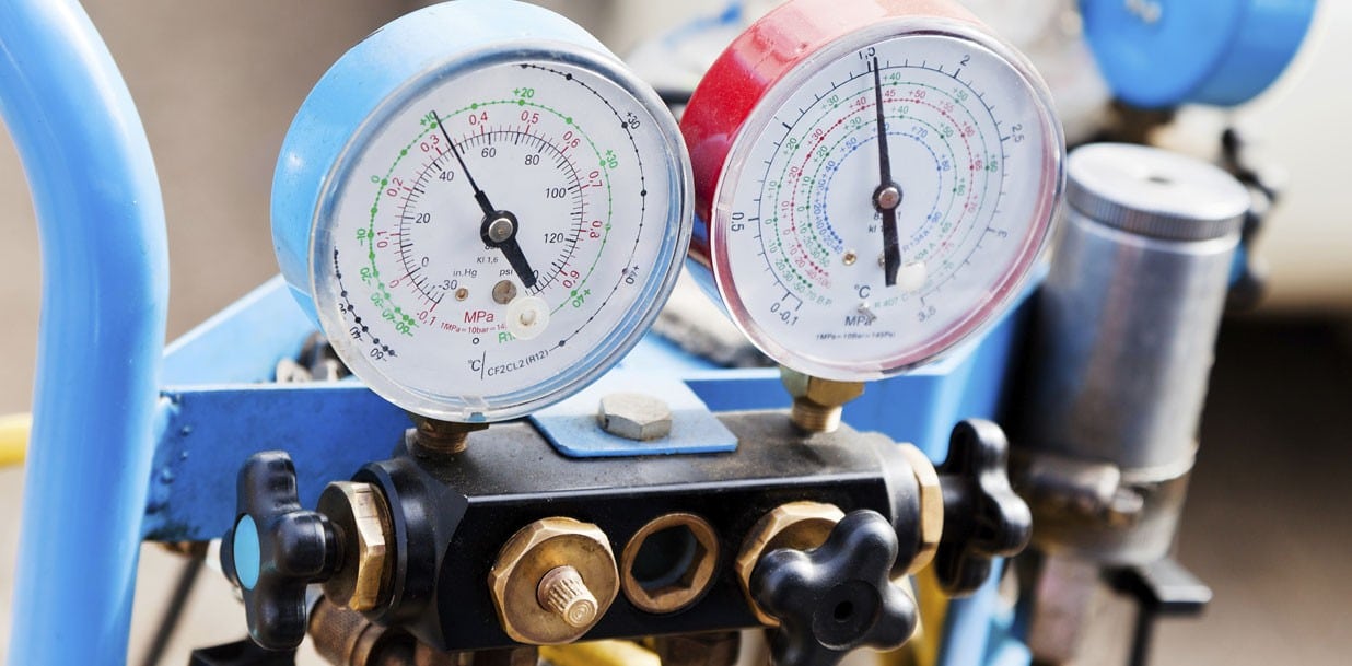 manometer gages on equipment for filling automotive air conditioners