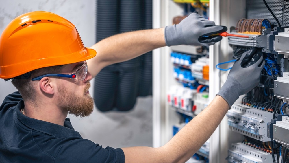 electrician in Dallas, TX